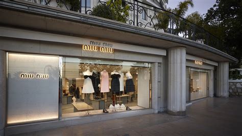 miu miu brand ranking|Miu Miu Returns to Top Spot on Lyst Hottest Brands Ranking .